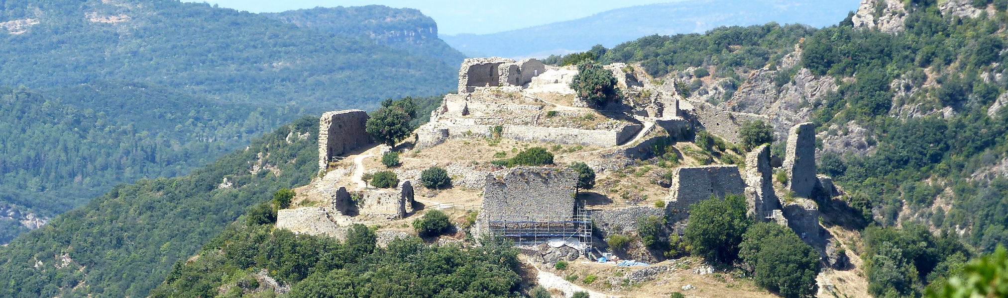 Termes château vestige colline pays cathare ASCT bénévoles mission patrimoine REMPART Corbières association sauvegarde château