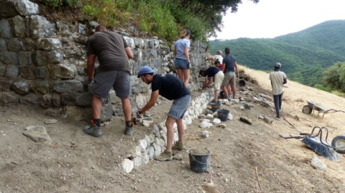 Nettoyage des murs, ASCT, bénévolat, Termes château, 2018 Jean patrimoine REMPART Nettoyage des murs, ASCT, bénévolat, Termes château, 2018