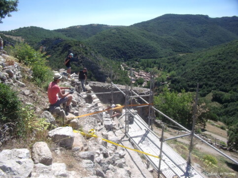 Chantier de bénévoles au château de Termes Chantier de bénévoles au château de Termes