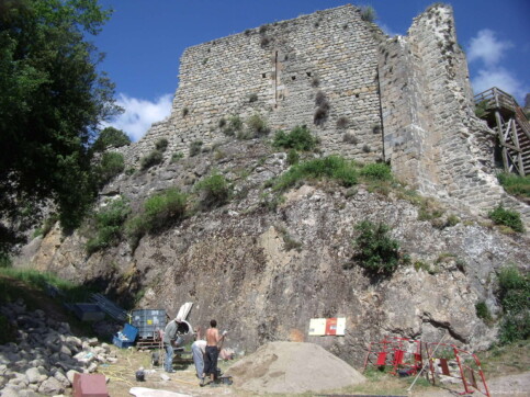 Chantier de bénévoles au château de Termes Chantier de bénévoles au château de Termes
